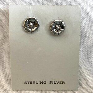 NWOT, Cute SS flower stud earrings, about 3/8".
